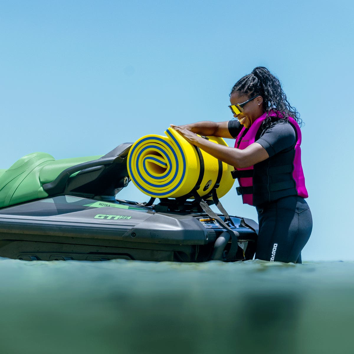 Support arrière LinQ pour tapis flottant pour motomarine et ponton Switch
