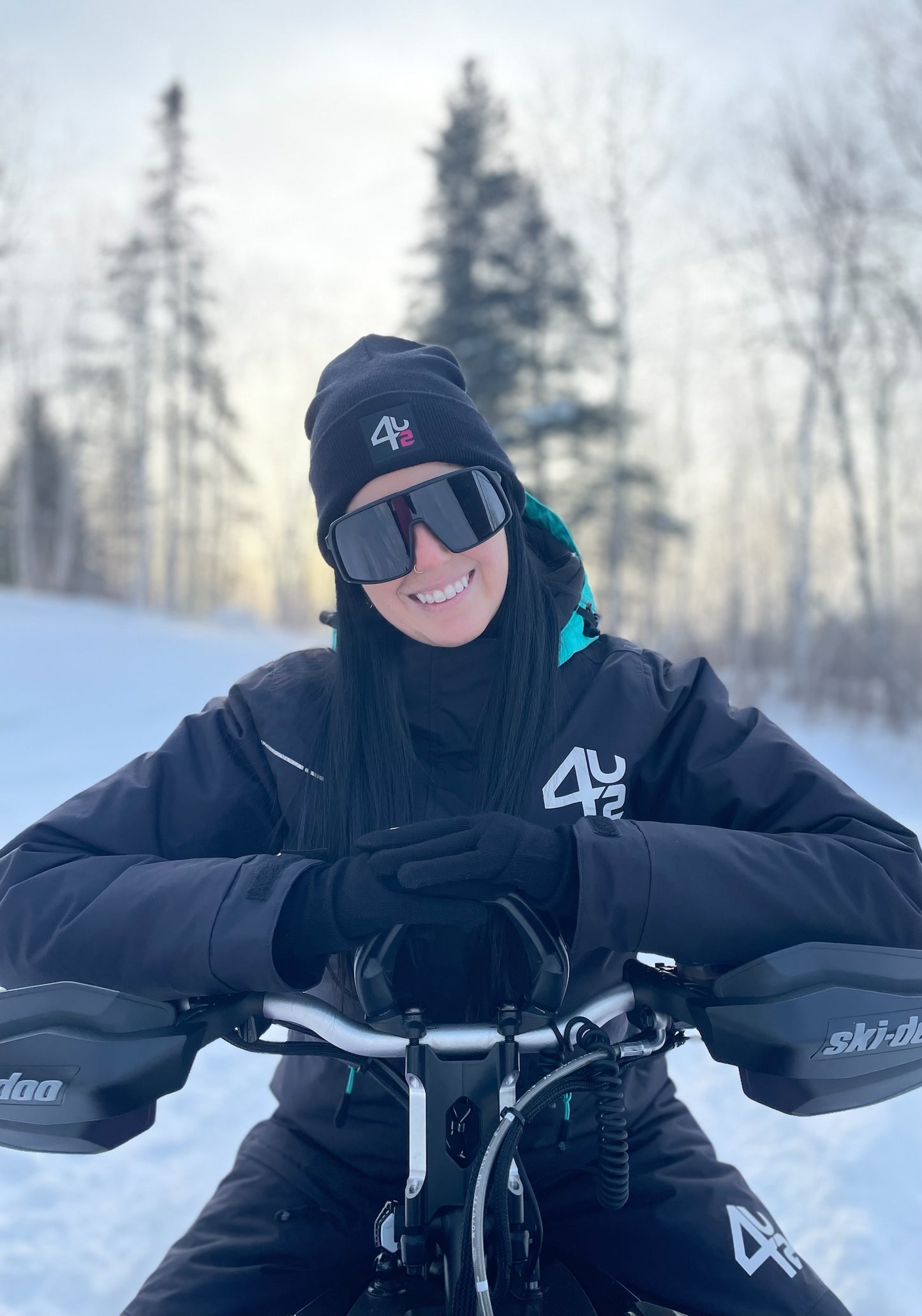 Tuque pour femme avec emblème 4u2
