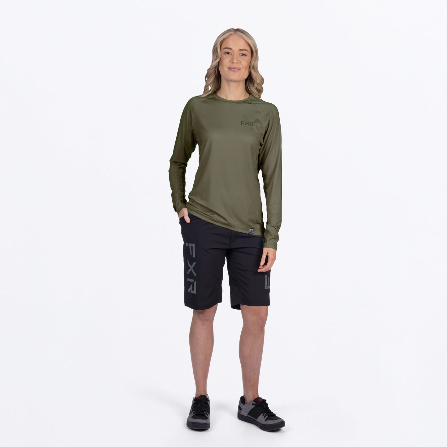 AttackUPF_LS_W_Moss_252268-_7900_fullbody