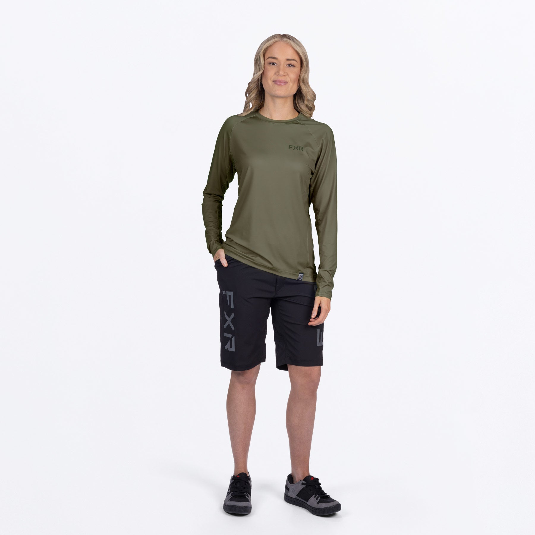 AttackUPF_LS_W_Moss_252268-_7900_fullbody
